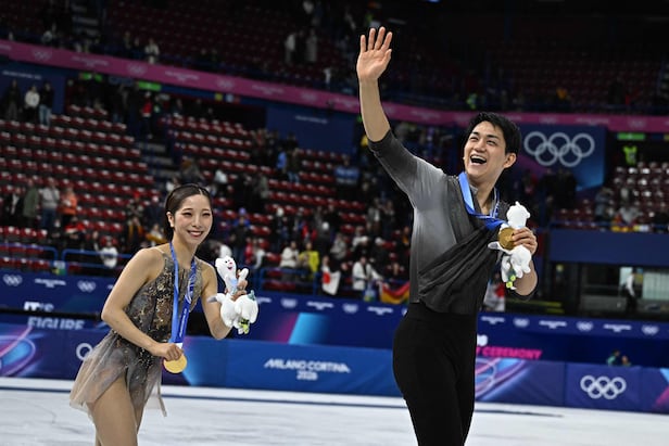 Cuộc đời từng chạm đáy sự nghiệp của "nam thần sân băng" với bài thi làm nên kỳ tích chấn động Olympic- Ảnh 2. Cuộc đời từng chạm đáy sự nghiệp của "nam thần sân băng" với bài thi làm nên kỳ tích chấn động Olympic- Ảnh 2.