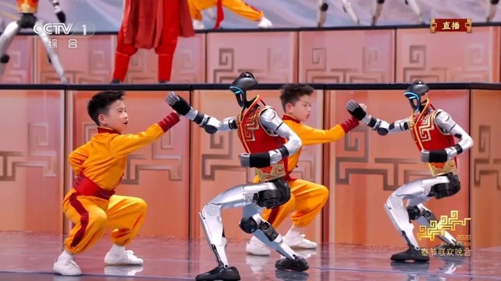 Robot Trung Quốc g&acirc;y sốt đ&ecirc;m Giao thừa: C&ocirc;ng ty n&agrave;o sản xuất, gi&aacute; bao nhi&ecirc;u?- Ảnh 1.