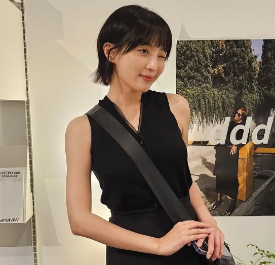 Cả showbiz chưa thấy ai như mỹ nh&acirc;n n&agrave;y, v&agrave;o đại học bố phải theo s&aacute;t canh chừng kh&ocirc;ng rời nửa bước- Ảnh 7.