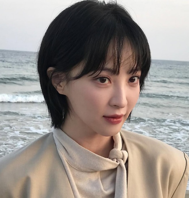 Cả showbiz chưa thấy ai như mỹ nh&acirc;n n&agrave;y, v&agrave;o đại học bố phải theo s&aacute;t canh chừng kh&ocirc;ng rời nửa bước- Ảnh 6.