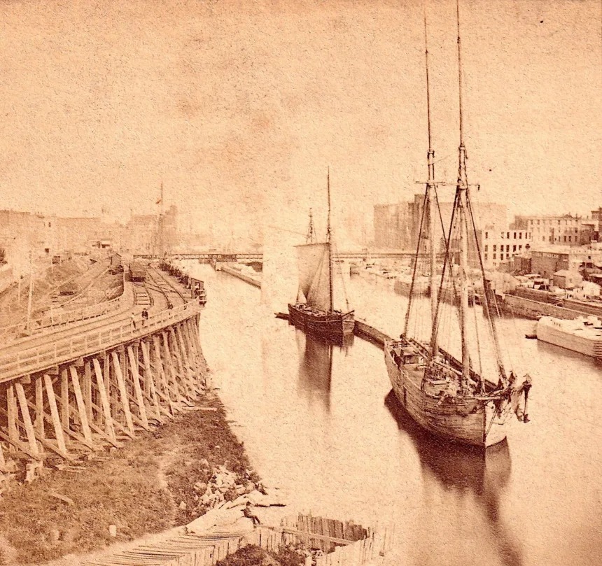 L&ograve;ng hồ đầy "t&agrave;u ma" ở Mỹ- Ảnh 1.