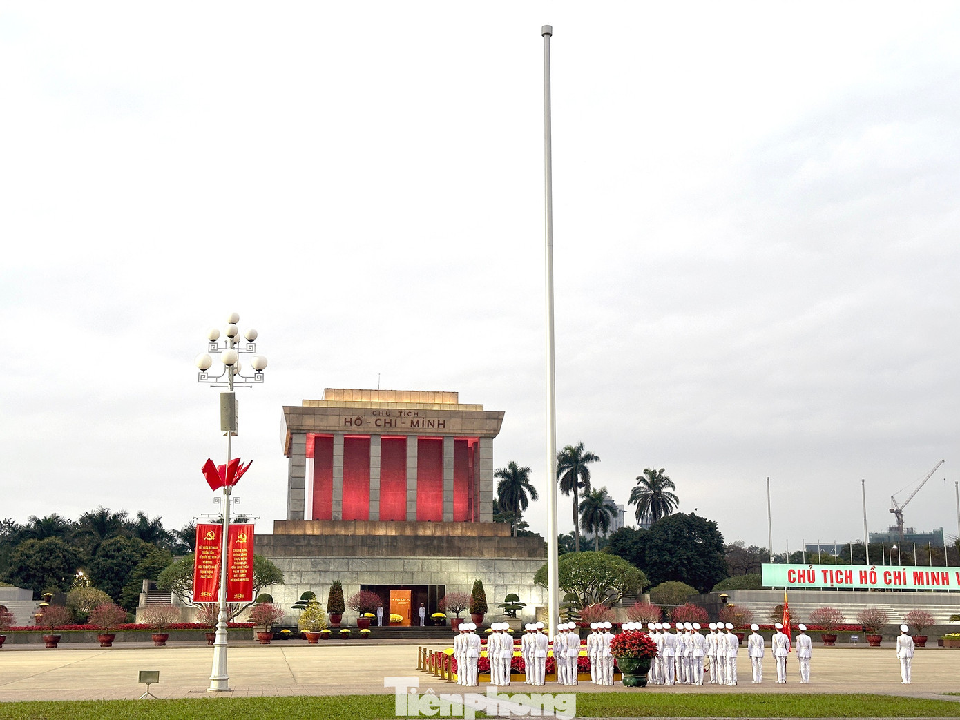 Thi&ecirc;ng li&ecirc;ng lễ thượng cờ tại Quảng trường Ba Đ&igrave;nh ng&agrave;y Tết- Ảnh 1.