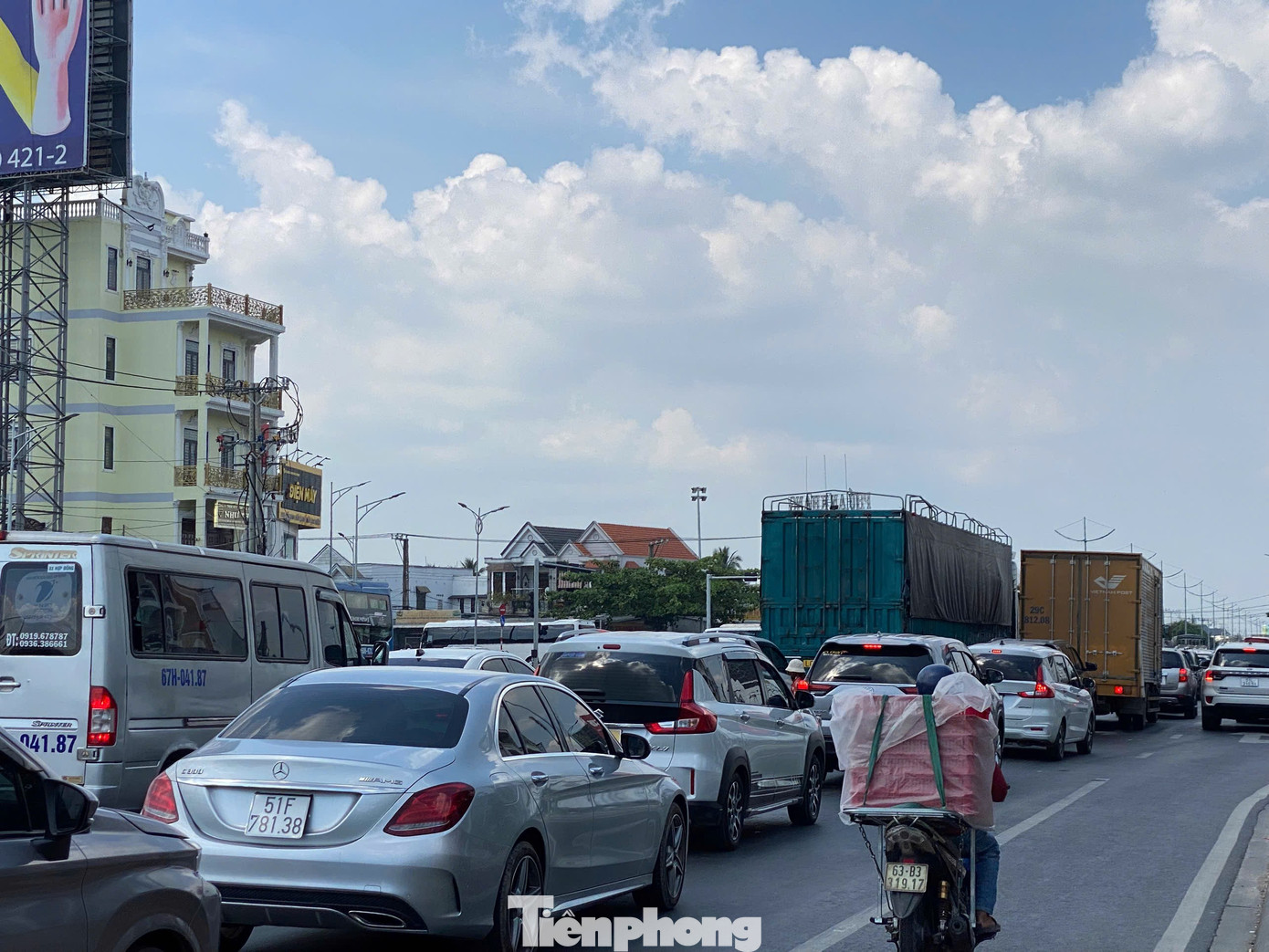 Người d&acirc;n &ugrave;n &ugrave;n quay trở lại TPHCM chiều m&ugrave;ng 4 Tết, quốc lộ, cao tốc chật k&iacute;n phương tiện- Ảnh 3.