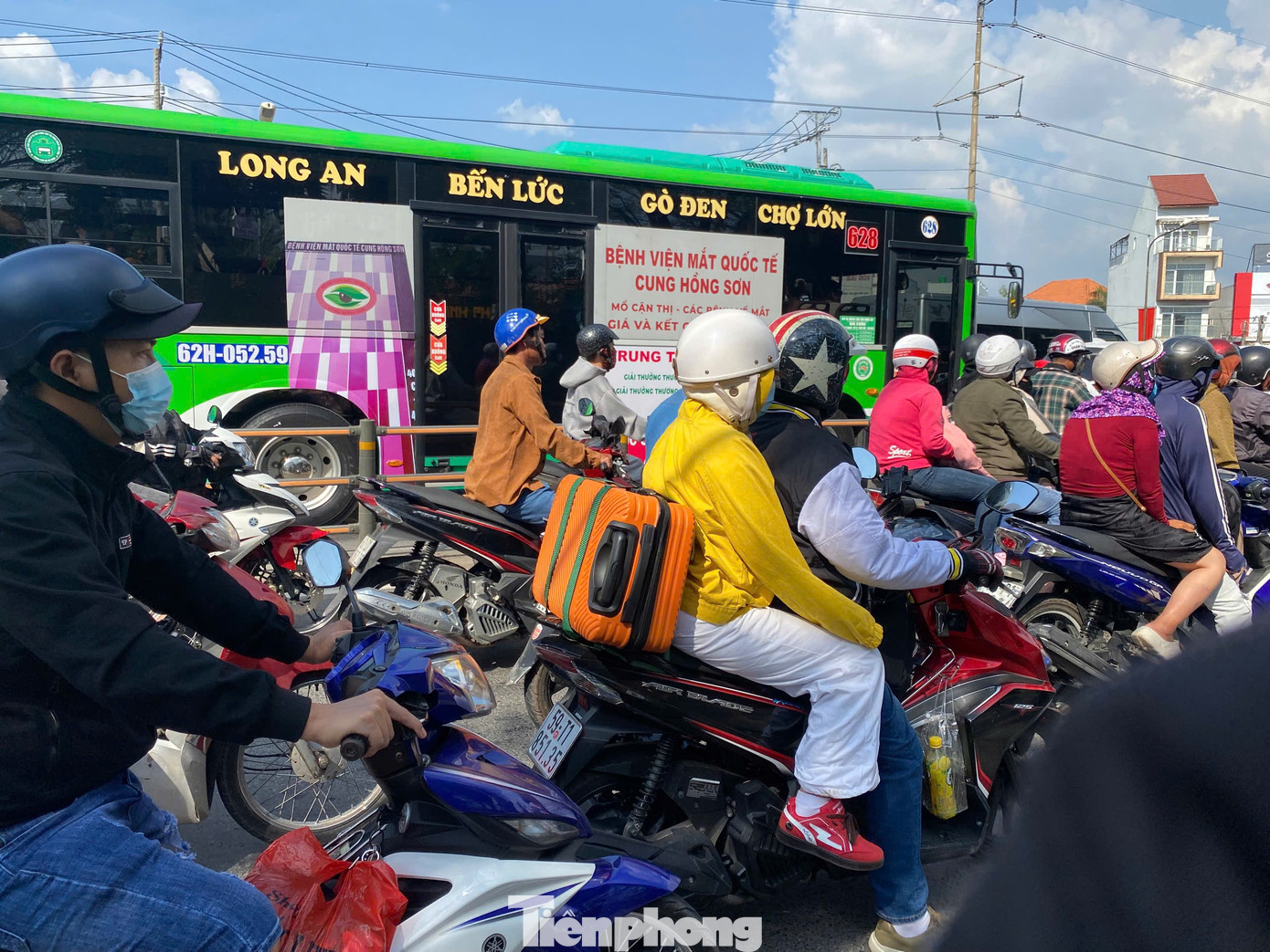 Người d&acirc;n &ugrave;n &ugrave;n quay trở lại TPHCM chiều m&ugrave;ng 4 Tết, quốc lộ, cao tốc chật k&iacute;n phương tiện- Ảnh 8.