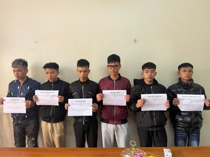 Triệu tập 9 nghi phạm h&agrave;nh hung d&atilde; man c&ocirc;ng an vi&ecirc;n ở Hải Ph&ograve;ng- Ảnh 1.