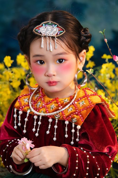 Ái nữ nhà mỹ nhân gốc Khánh Hoà gây sốt: 2 tuổi rưỡi nhưng trò chuyện được bằng cả tiếng Trung và tiếng Anh, yêu thích nghệ thuật từ nhỏ- Ảnh 1.