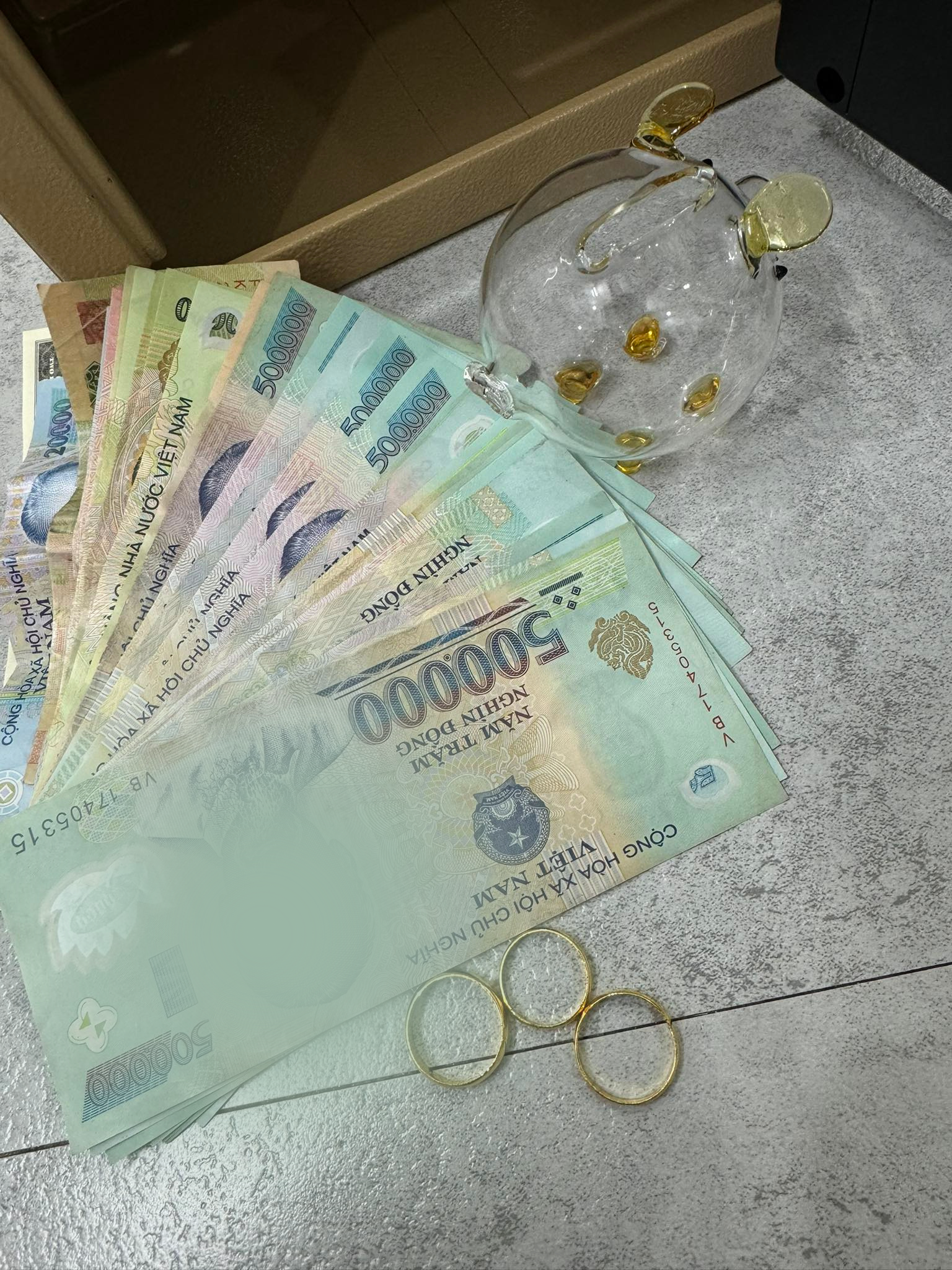 M&ugrave;ng 2 Tết đăng 1 bức ảnh, c&ocirc; g&aacute;i 24 tuổi khiến ng&agrave;n người rưng rưng: &ldquo;Năm mới em g&aacute;nh nợ 3 tỷ&rdquo;- Ảnh 1.