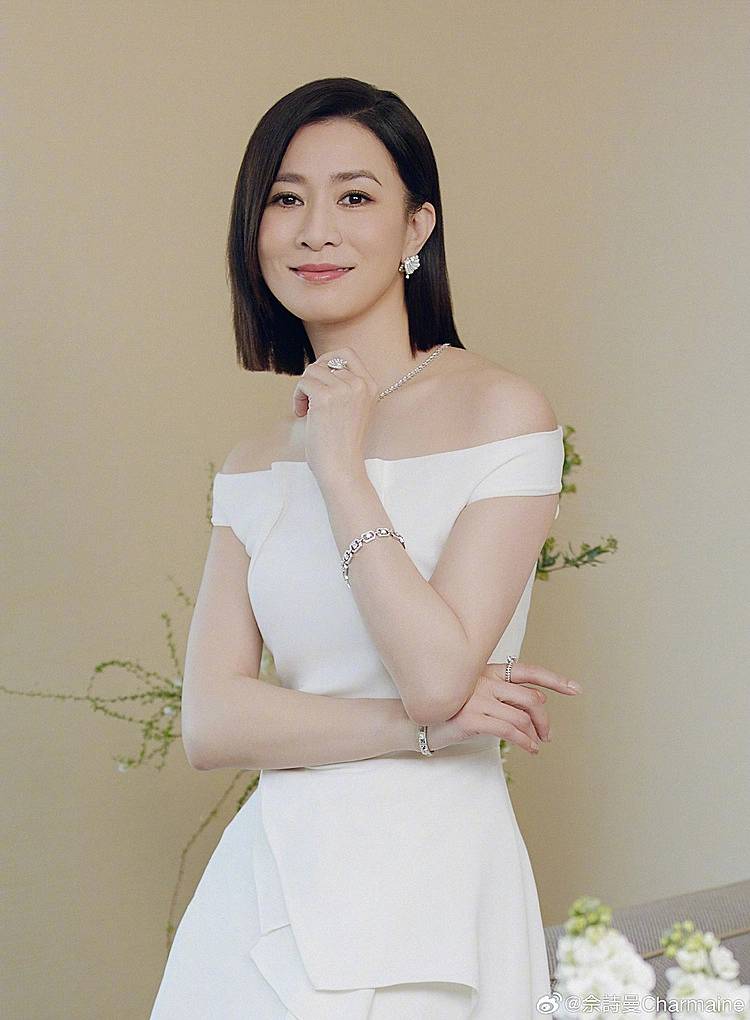 Xa Thi Mạn U60 vẫn tỏa s&aacute;ng giữa trưa, l&agrave;n da căng mướt khiến d&acirc;n t&igrave;nh thi nhau "xin v&iacute;a"- Ảnh 3.