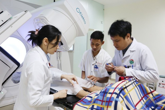 Xạ trị chữa ung thư tại tuyến tỉnh, bước tiến gi&uacute;p người bệnh bớt nhọc nhằn - Ảnh 1.