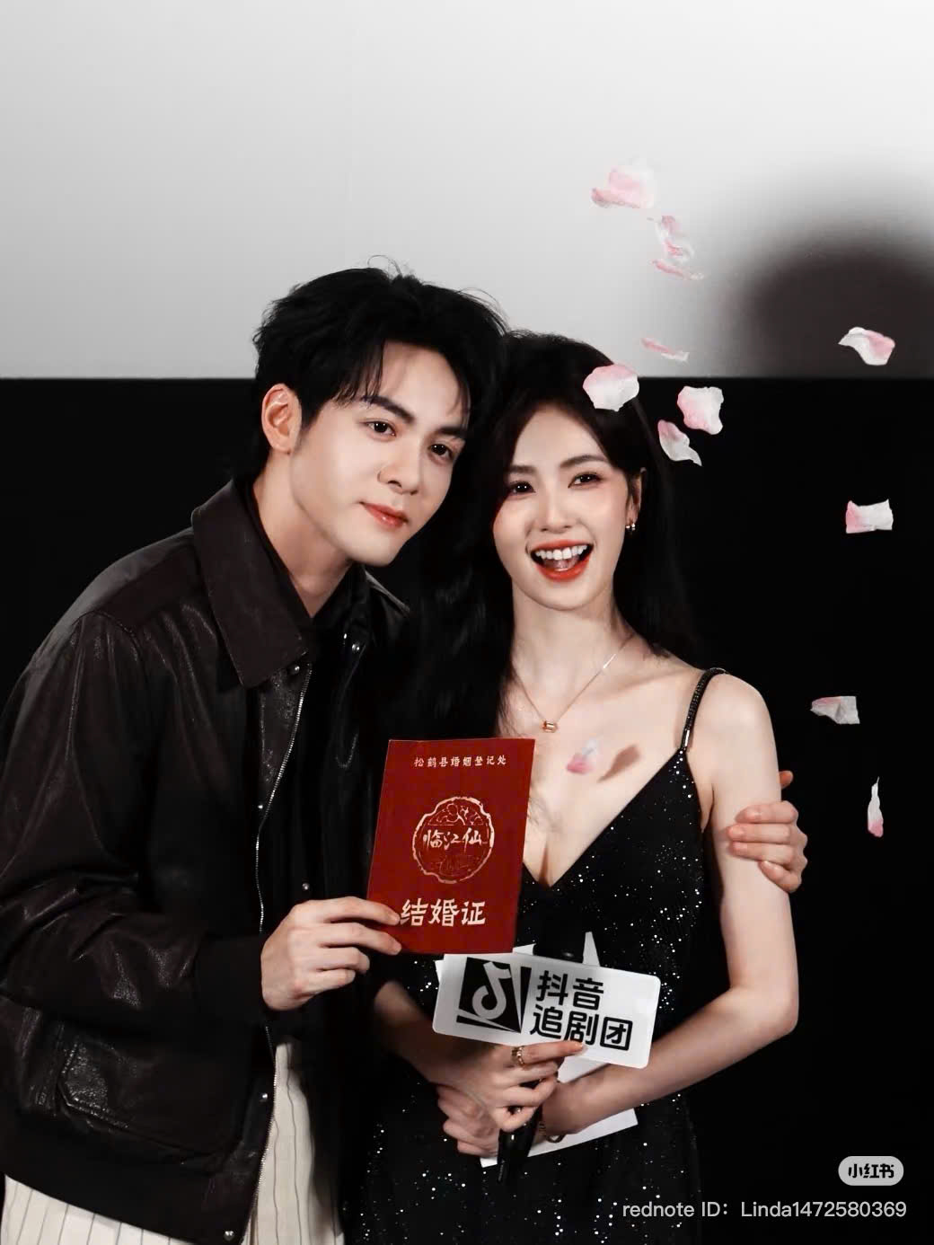 Bắt gặp cặp diễn vi&ecirc;n hot nhất năm 2025 