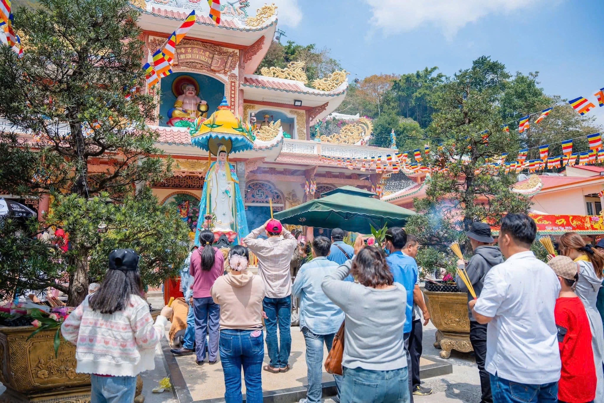 N&uacute;i B&agrave; Đen đ&oacute;n lượng kh&aacute;ch "khủng" trong 6 ng&agrave;y Tết- Ảnh 5.