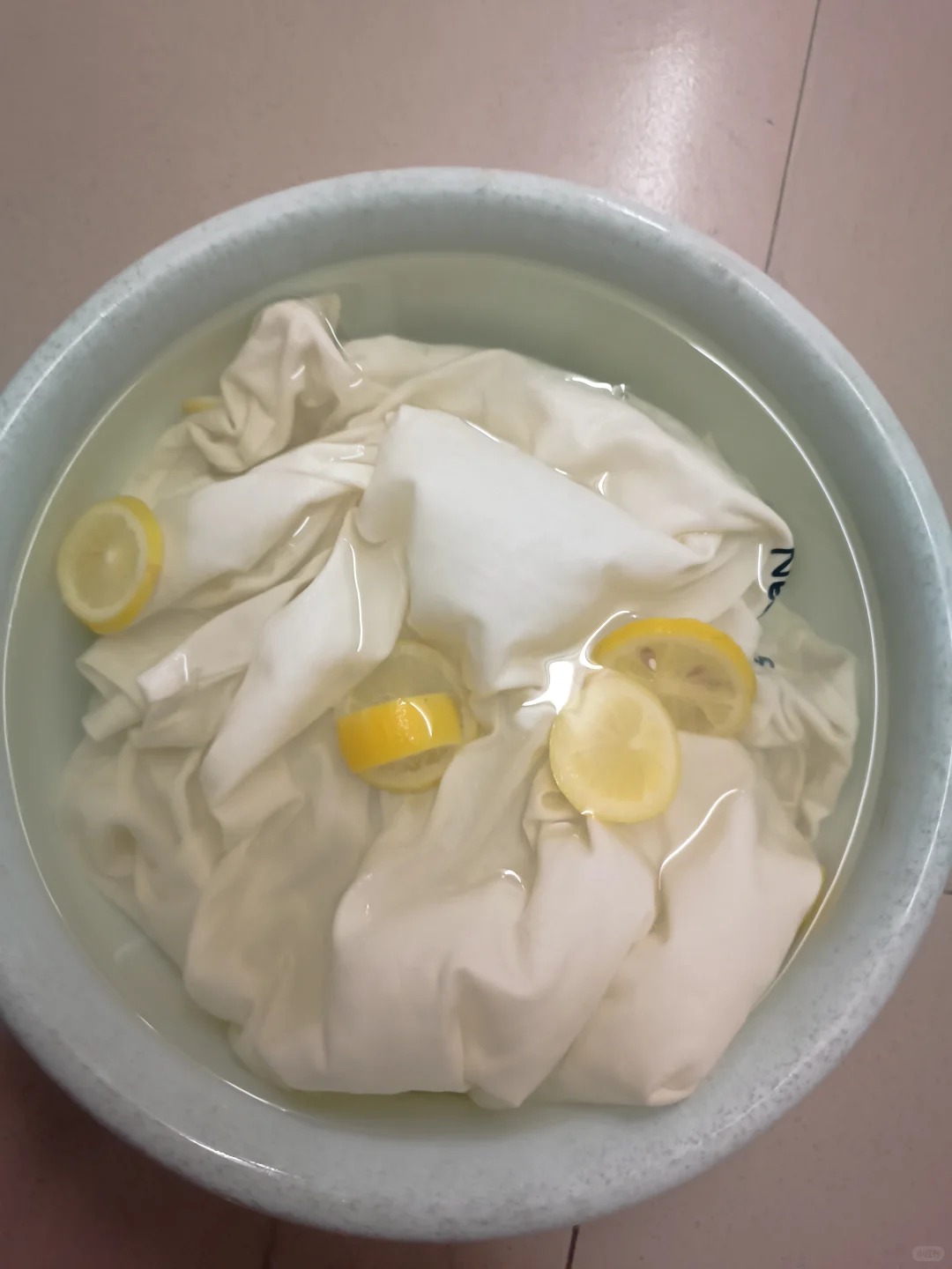 Tôi từng để chanh mốc trong tủ lạnh, cho đến khi phát hiện 15 công dụng này khiến cả căn nhà thơm sạch bất ngờ- Ảnh 7. Tôi từng để chanh mốc trong tủ lạnh, cho đến khi phát hiện 15 công dụng này khiến cả căn nhà thơm sạch bất ngờ- Ảnh 7.