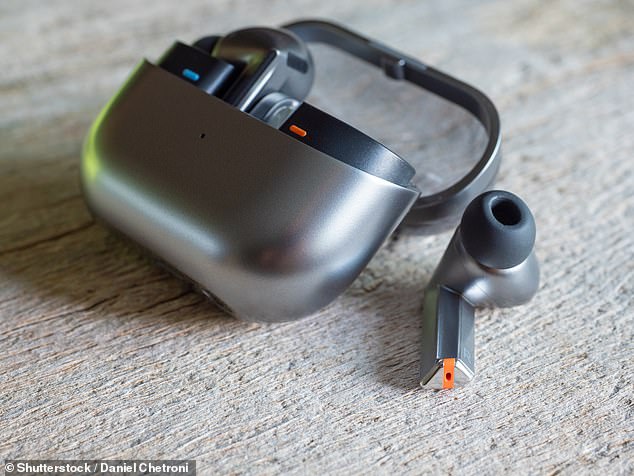 Sốc: 81 mẫu tai nghe d&iacute;nh h&oacute;a chất độc hại c&oacute; thể g&acirc;y ung thư, loạt &ocirc;ng lớn như Bose, Panasonic, Samsung cũng bị gọi t&ecirc;n- Ảnh 1.