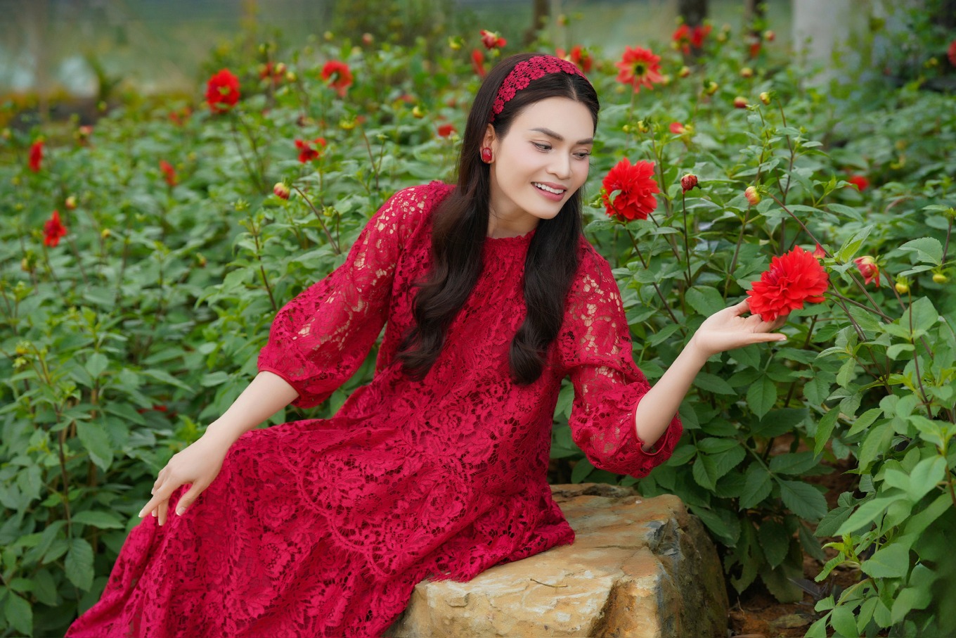 Nữ NSND trẻ nhất Việt Nam đ&oacute;n Tết rực rỡ trong biệt phủ 8000m&sup2;- Ảnh 12.