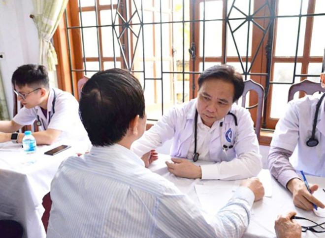 Chân dung "Dr Lương": Người “xuất khẩu” kỹ thuật mổ tuyến giáp Việt ra thế giới, khiến hàng trăm bác sĩ nước ngoài tìm đến theo học- Ảnh 2. Chân dung "Dr Lương": Người “xuất khẩu” kỹ thuật mổ tuyến giáp Việt ra thế giới, khiến hàng trăm bác sĩ nước ngoài tìm đến theo học- Ảnh 2.