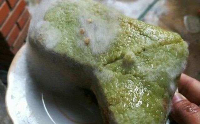 Bánh chưng xuất hiện dấu hiệu này: Tuyệt đối đừng ăn kẻo “rước” độc tố vào người- Ảnh 1. Bánh chưng xuất hiện dấu hiệu này: Tuyệt đối đừng ăn kẻo “rước” độc tố vào người- Ảnh 1.