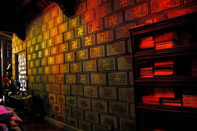 Ng&ocirc;i ch&ugrave;a nhiều chữ Vạn nhất Việt Nam- Ảnh 3.