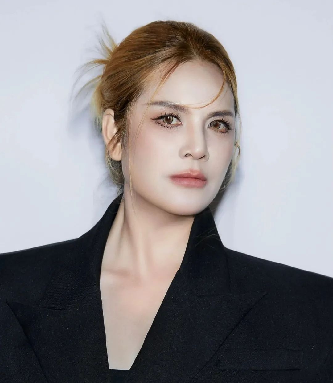 Biến căng mùng 6 Tết: Thu hồi giấy phép biểu diễn của nữ ca sĩ bị tẩy chay vì văng tục, vướng scandal nghiêm trọng- Ảnh 1. Biến căng mùng 6 Tết: Thu hồi giấy phép biểu diễn của nữ ca sĩ bị tẩy chay vì văng tục, vướng scandal nghiêm trọng- Ảnh 1.