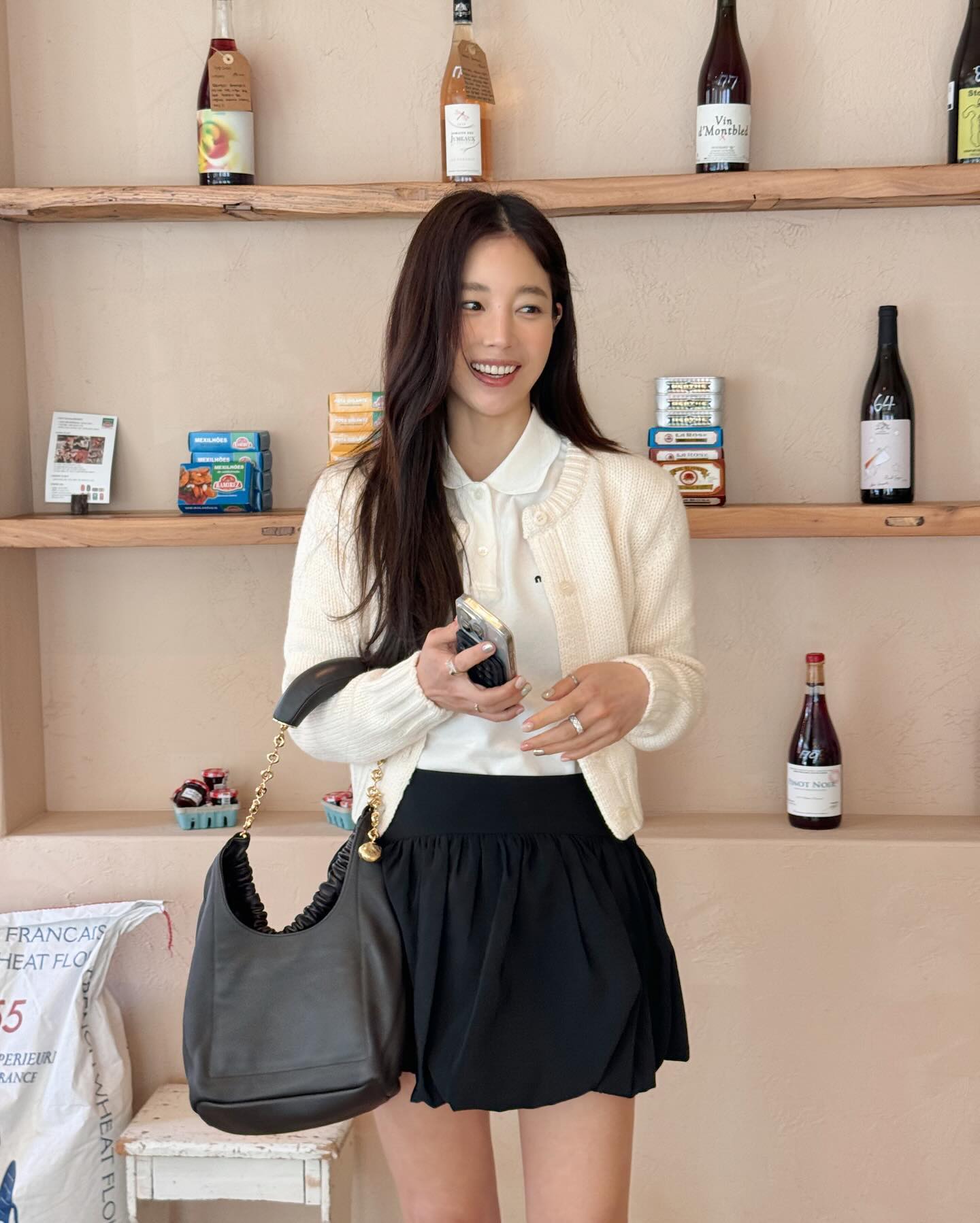 5 c&aacute;ch mặc ch&acirc;n v&aacute;y ngắn trẻ trung m&agrave; vẫn v&ocirc; c&ugrave;ng tinh tế d&agrave;nh cho phụ nữ ngo&agrave;i 40 tuổi- Ảnh 6.