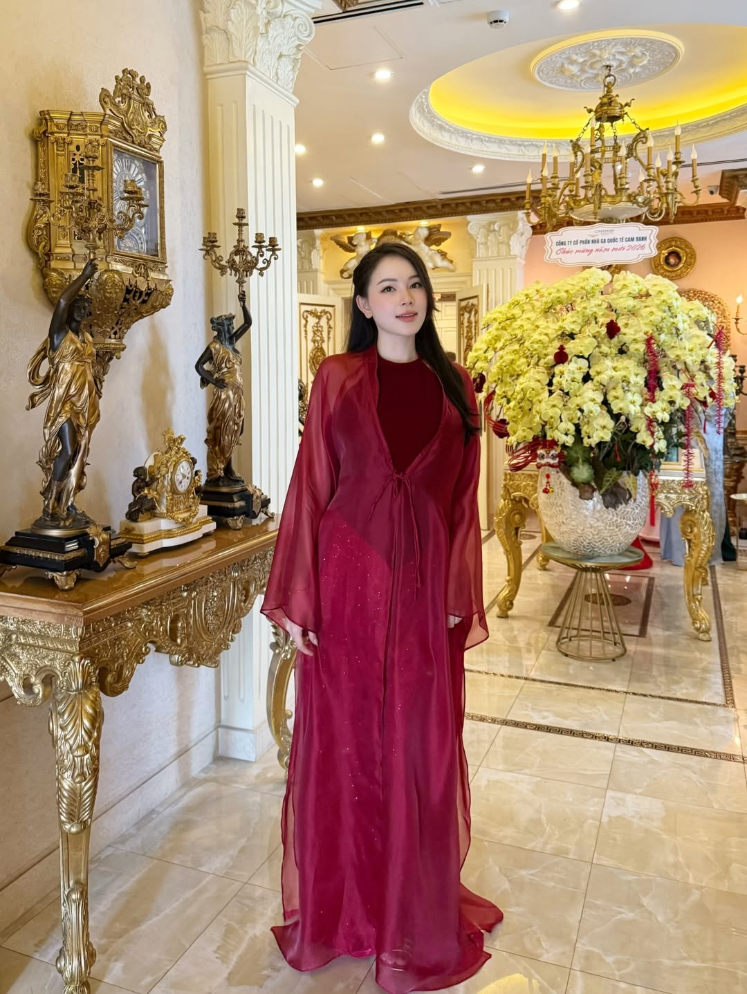 Đại mỹ nhân và dâu hào môn nức tiếng giống nhau đến lạ ngày đầu năm- Ảnh 11. Đại mỹ nhân và dâu hào môn nức tiếng giống nhau đến lạ ngày đầu năm- Ảnh 11.