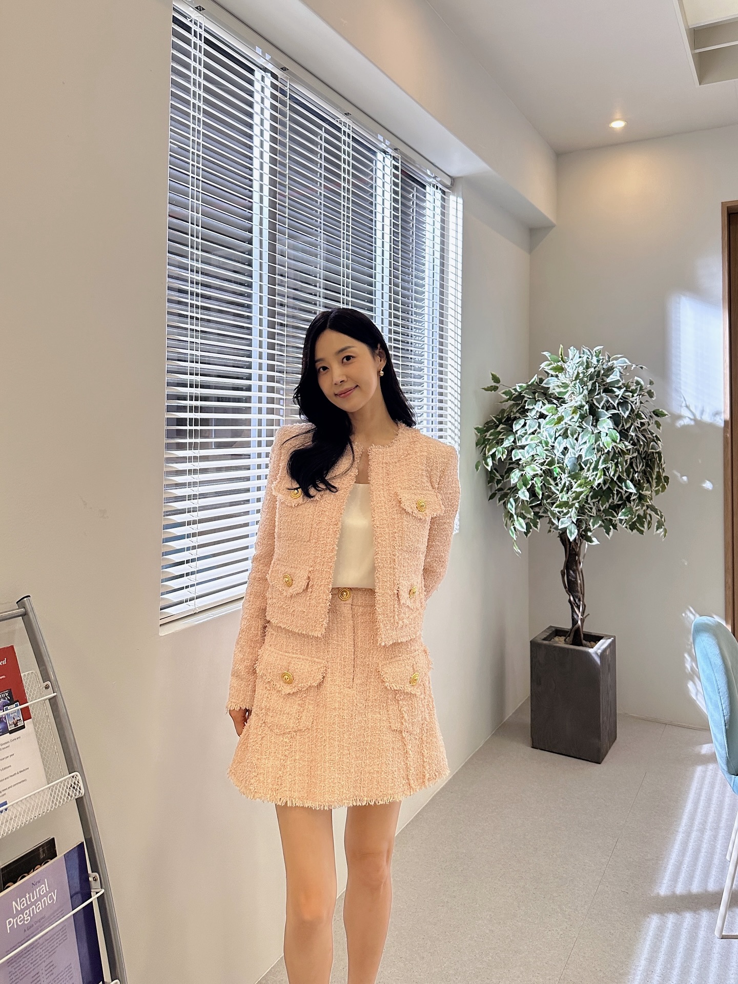 5 c&aacute;ch mặc ch&acirc;n v&aacute;y ngắn trẻ trung m&agrave; vẫn v&ocirc; c&ugrave;ng tinh tế d&agrave;nh cho phụ nữ ngo&agrave;i 40 tuổi- Ảnh 10.