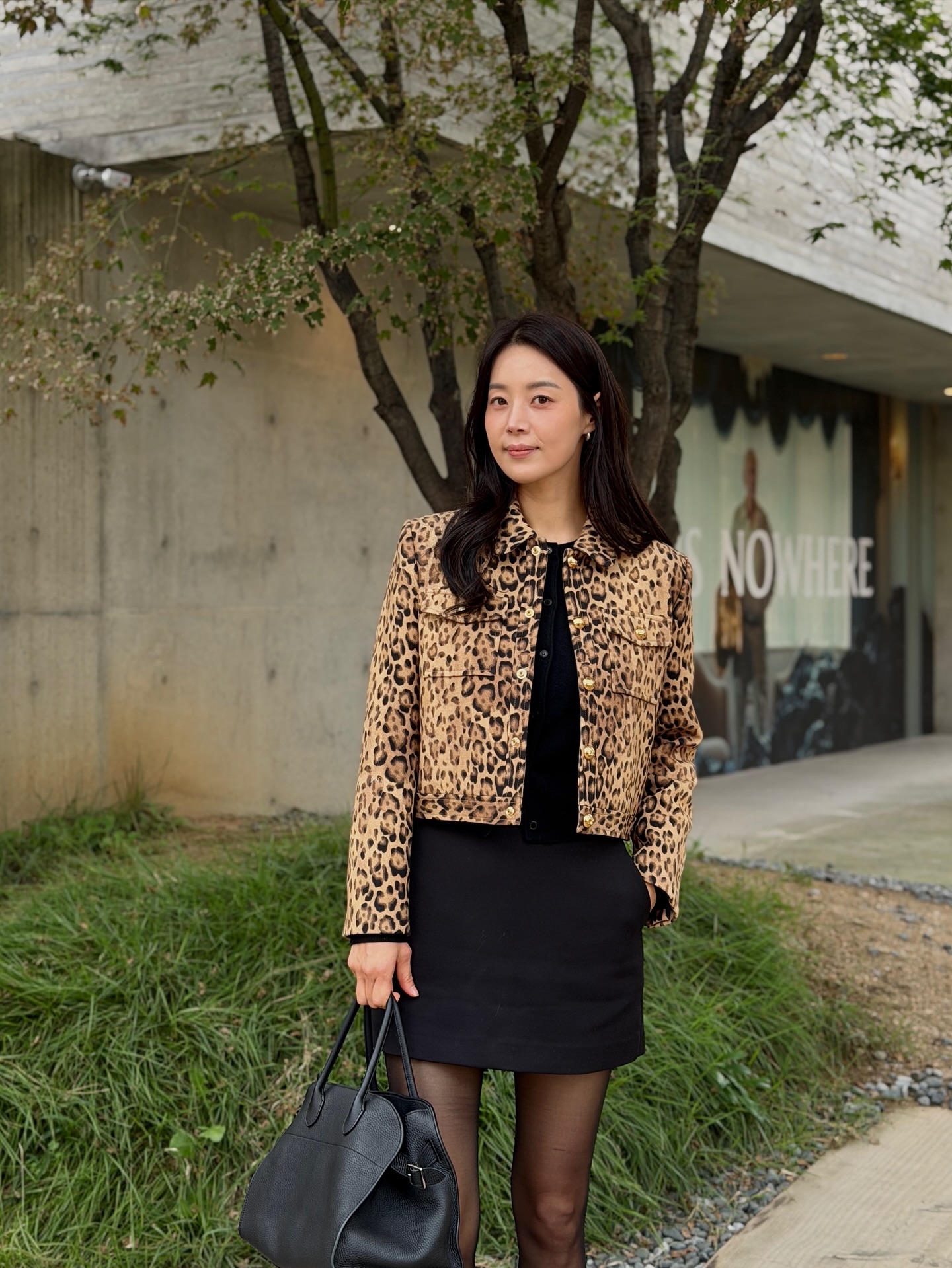 5 c&aacute;ch mặc ch&acirc;n v&aacute;y ngắn trẻ trung m&agrave; vẫn v&ocirc; c&ugrave;ng tinh tế d&agrave;nh cho phụ nữ ngo&agrave;i 40 tuổi- Ảnh 3.