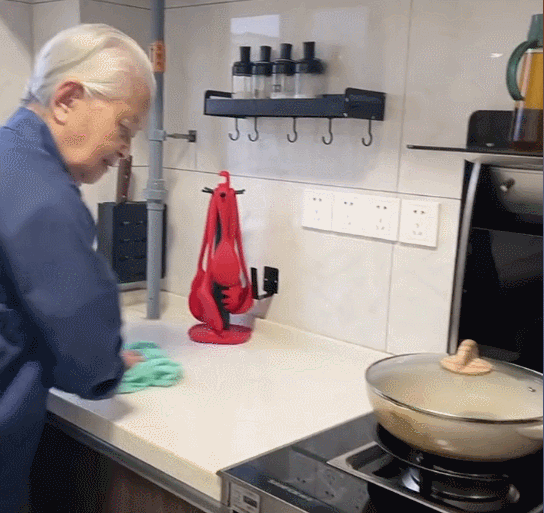 Cụ b&agrave; 95 tuổi sống một m&igrave;nh kh&ocirc;ng phiền con ch&aacute;u: Nh&agrave; sạch tinh tươm khiến h&agrave;ng triệu người nể phục- Ảnh 13.