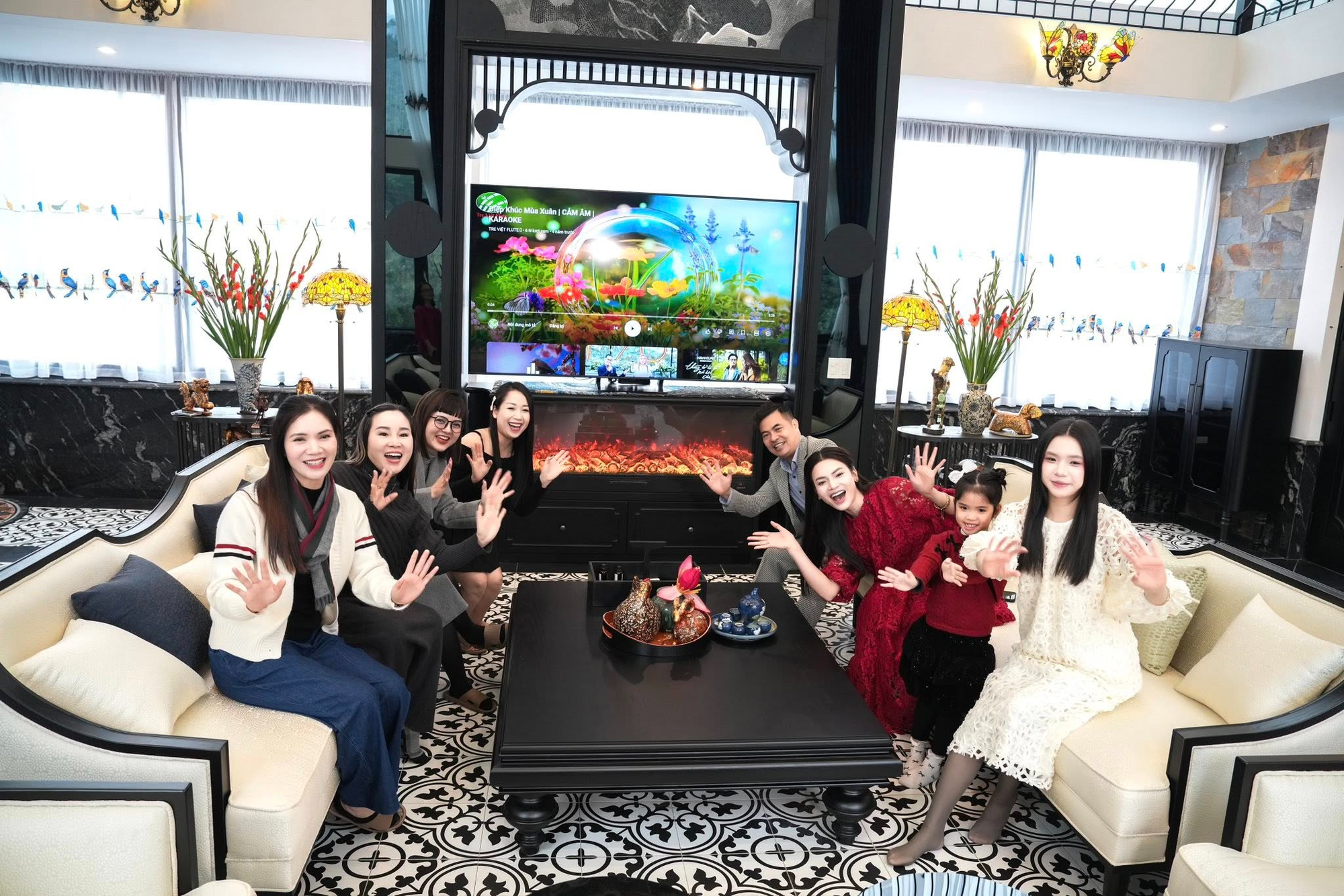 Nữ NSND trẻ nhất Việt Nam đ&oacute;n Tết rực rỡ trong biệt phủ 8000m&sup2;- Ảnh 7.