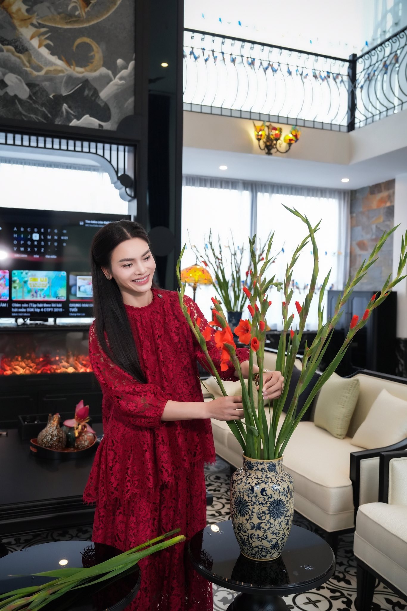 Nữ NSND trẻ nhất Việt Nam đ&oacute;n Tết rực rỡ trong biệt phủ 8000m&sup2;- Ảnh 2.