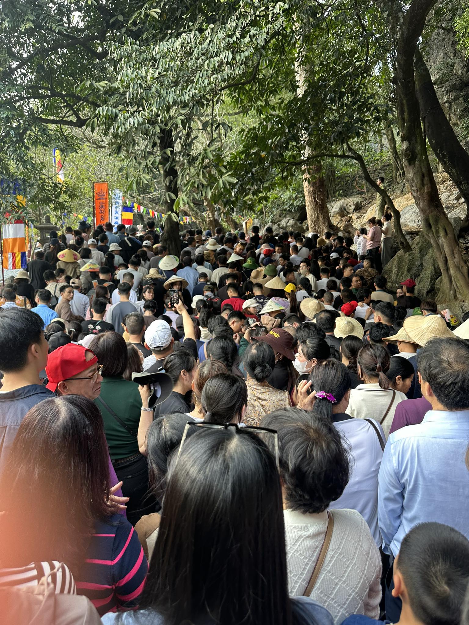 Cảnh tượng ng&agrave;y Tết tại lễ hội 