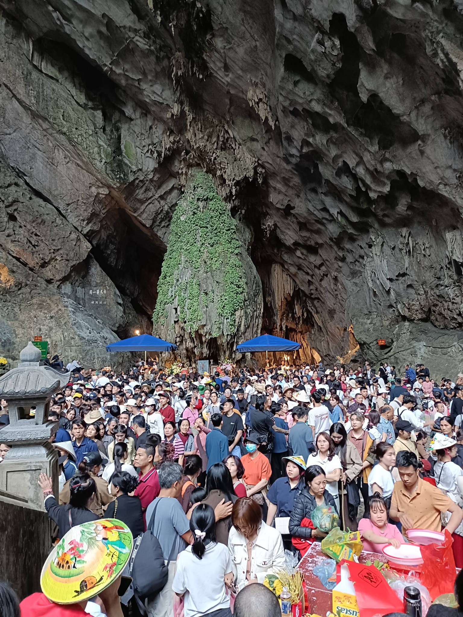 Cảnh tượng ng&agrave;y Tết tại lễ hội 