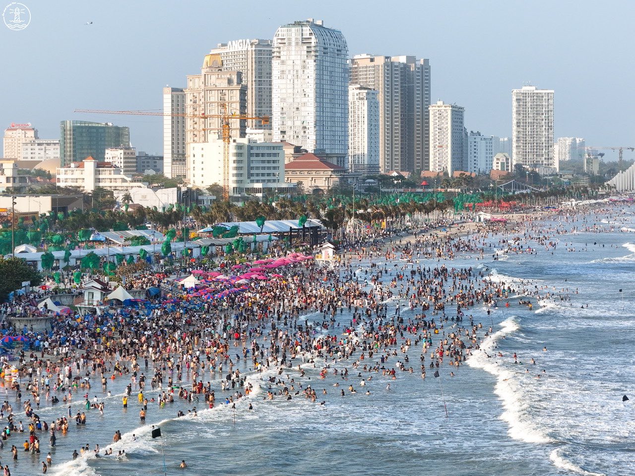 M&ugrave;ng 5 Tết: Đ&agrave; Lạt, Nha Trang đồng loạt treo biển hết ph&ograve;ng, gi&aacute; tăng gấp ba khiến d&acirc;n t&igrave;nh vội v&atilde; t&igrave;m chỗ ngủ- Ảnh 2.