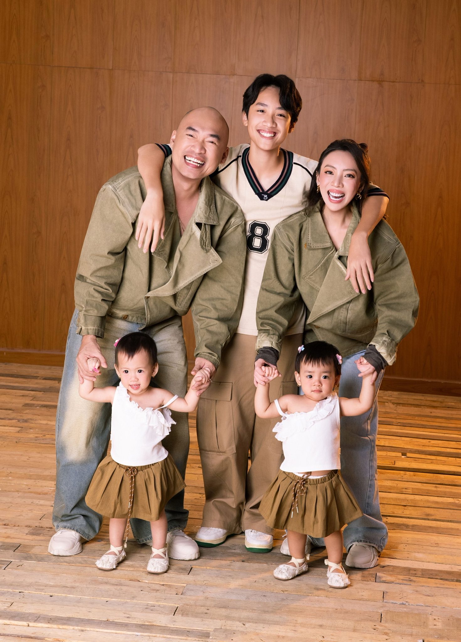 Thu Trang - Tiến Luật c&ocirc;ng khai cặp song sinh dịp năm mới?- Ảnh 3.