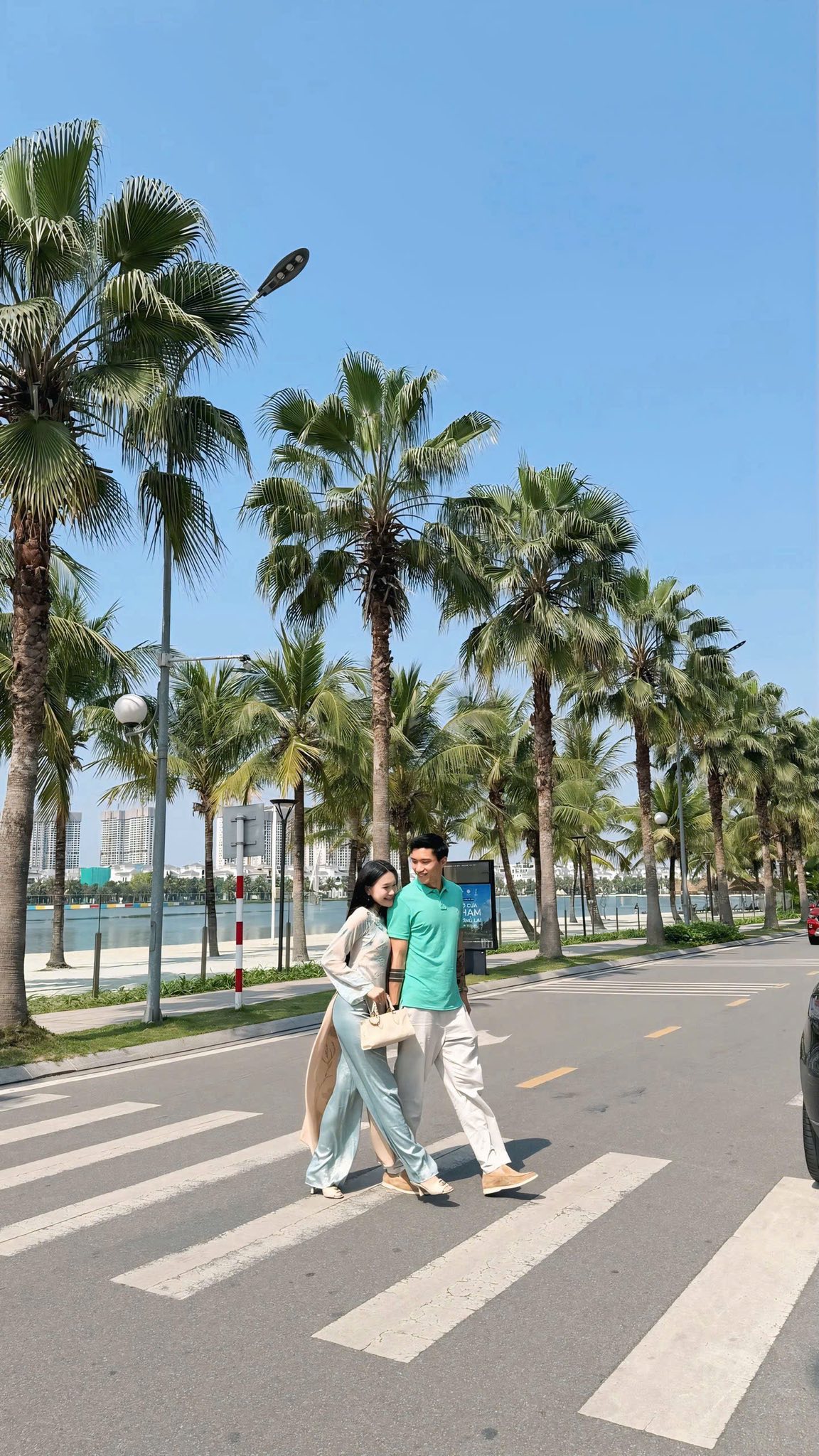 Doãn Hải My vững phong độ nàng WAG mặc áo dài đẹp nhất, xách túi hiệu sang chảnh bên Văn Hậu ai cũng ngoái nhìn- Ảnh 4. Doãn Hải My vững phong độ nàng WAG mặc áo dài đẹp nhất, xách túi hiệu sang chảnh bên Văn Hậu ai cũng ngoái nhìn- Ảnh 4.