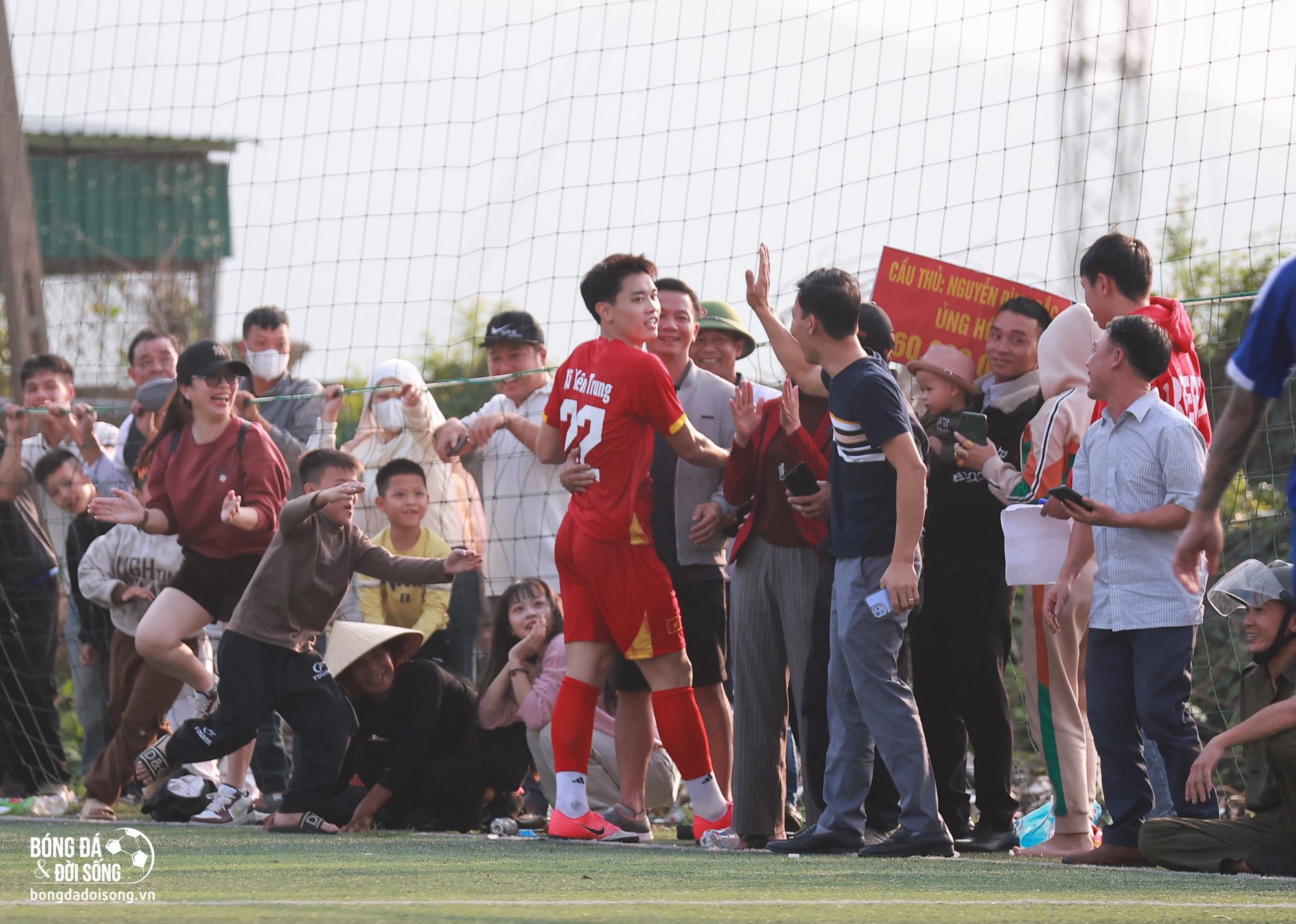 Đ&igrave;nh Bắc: Ng&ocirc;i sao chọn lấm lem b&ugrave;n đất để được qu&ecirc; hương &ocirc;m trọn v&agrave;o l&ograve;ng- Ảnh 1.