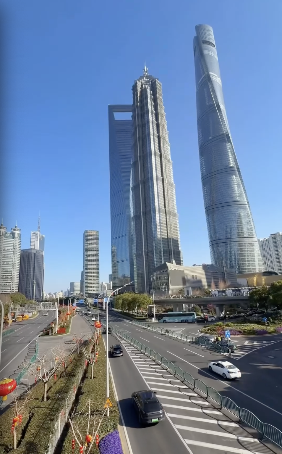 Du lịch Trung Quốc, kh&aacute;ch Việt dở kh&oacute;c dở cười khi ai cũng để điện thoại xuống đất- Ảnh 5.