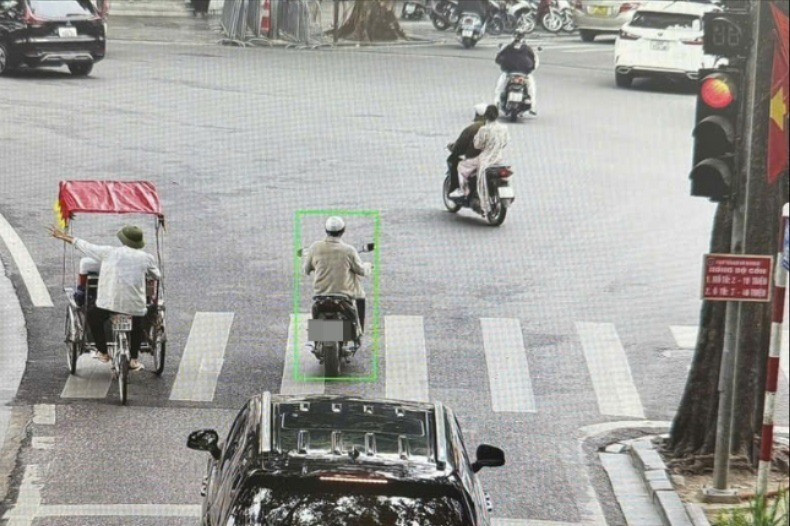 H&agrave; Nội: Camera AI ph&aacute;t hiện 22 t&agrave;i xế vượt đ&egrave;n đỏ tại một n&uacute;t giao th&ocirc;ng ng&agrave;y m&ugrave;ng 4 Tết- Ảnh 1.