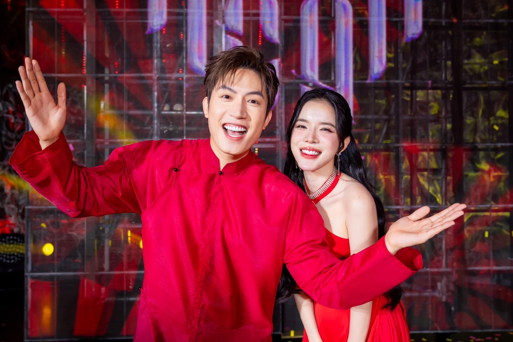 Trấn Thành đăng ảnh lộ chuyện Anh Trai - Em Xinh Vbiz hẹn hò, đã đến mức này mà mãi úp mở!- Ảnh 4. Trấn Thành đăng ảnh lộ chuyện Anh Trai - Em Xinh Vbiz hẹn hò, đã đến mức này mà mãi úp mở!- Ảnh 4.