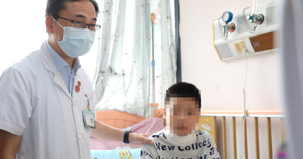 B&eacute; trai 5 tuổi đ&atilde; được chẩn đo&aacute;n mắc ung thư tuyến gi&aacute;p, b&aacute;c sĩ cảnh b&aacute;o 4 t&iacute;n hiệu ung thư ở trẻ dễ bị bỏ qua