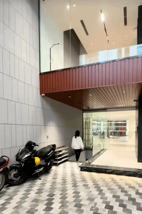 Gia đ&igrave;nh ở H&agrave; Nội x&acirc;y nh&agrave; 7 tầng, bỏ th&ecirc;m 1,5 tỷ để l&agrave;m hầm cao 3m v&agrave; thấy ho&agrave;n to&agrave;n xứng đ&aacute;ng- Ảnh 1.