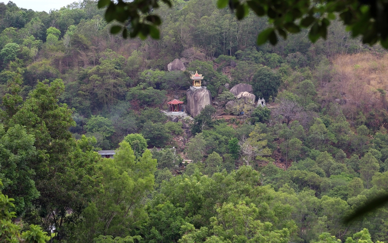 Biển người chen ch&acirc;n tại "Đệ nhị thi&ecirc;n sơn" Đ&ocirc;ng Nam Bộ- Ảnh 1.