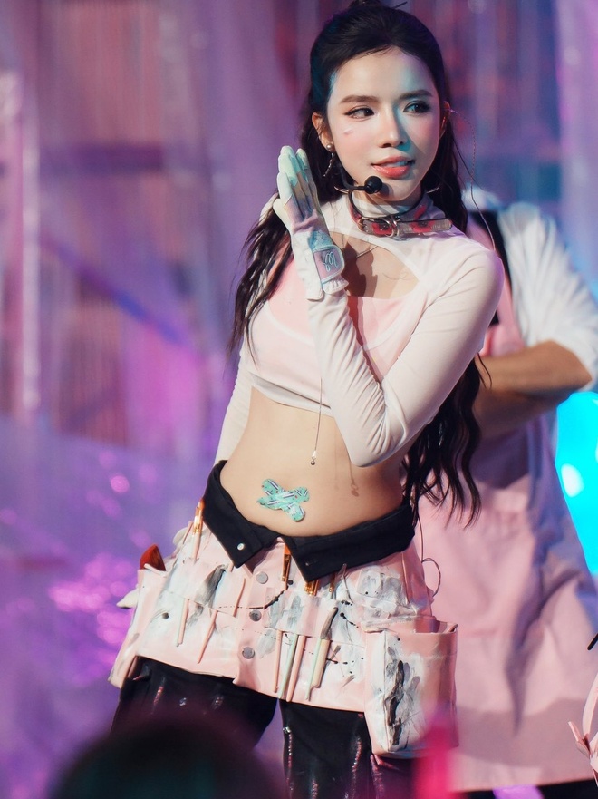 Trấn Thành đăng ảnh lộ chuyện Anh Trai - Em Xinh Vbiz hẹn hò, đã đến mức này mà mãi úp mở!- Ảnh 5. Trấn Thành đăng ảnh lộ chuyện Anh Trai - Em Xinh Vbiz hẹn hò, đã đến mức này mà mãi úp mở!- Ảnh 5.