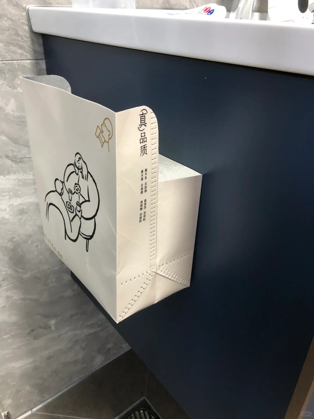 Mẹ kh&ocirc;ng mua hộp lưu trữ, vẫn giữ nh&agrave; ngăn nắp ho&agrave;n hảo: 12 mẹo tận dụng đồ cũ khiến t&ocirc;i thật sự nể phục- Ảnh 7.