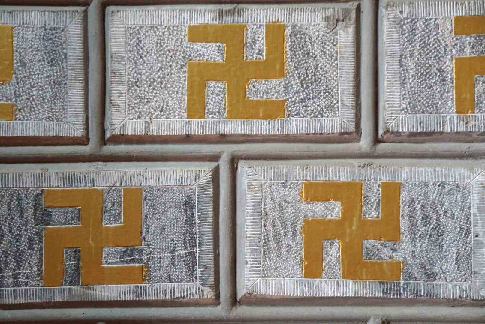 Ng&ocirc;i ch&ugrave;a nhiều chữ Vạn nhất Việt Nam- Ảnh 2.