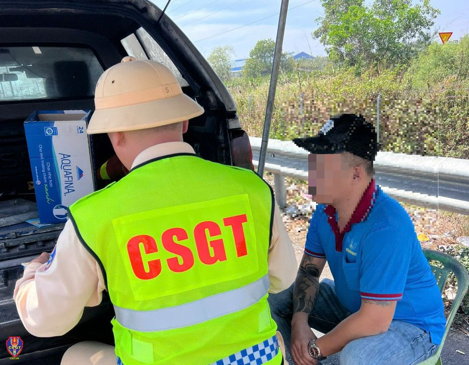 Cục Cảnh s&aacute;t giao th&ocirc;ng cảnh b&aacute;o n&oacute;ng tới tất cả t&agrave;i xế khi l&aacute;i xe tr&ecirc;n cao tốc- Ảnh 1.