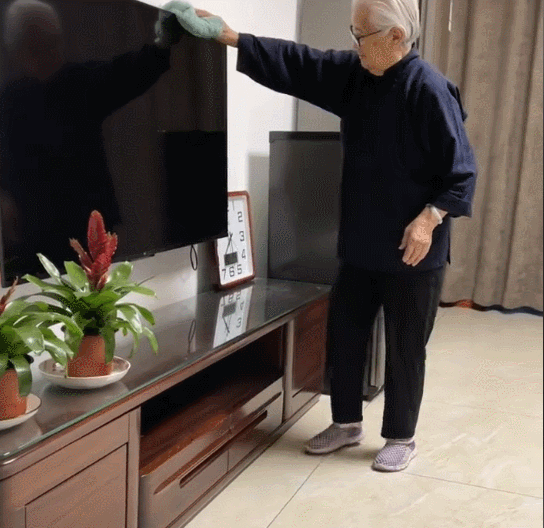 Cụ b&agrave; 95 tuổi sống một m&igrave;nh kh&ocirc;ng phiền con ch&aacute;u: Nh&agrave; sạch tinh tươm khiến h&agrave;ng triệu người nể phục- Ảnh 9.