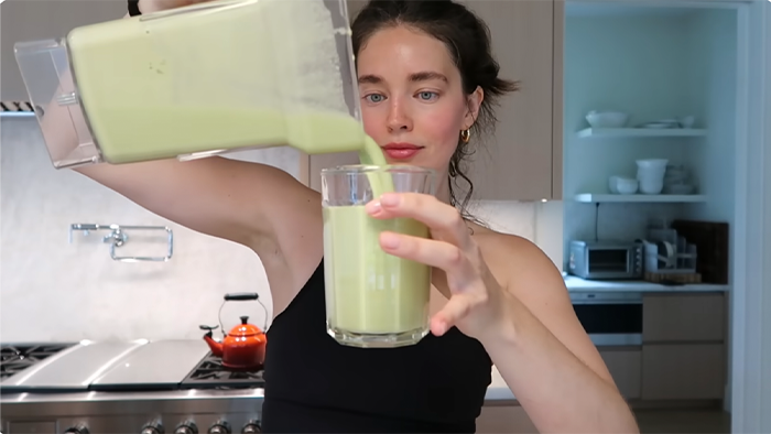 Thi&ecirc;n thần Victoria's Secret giảm 18kg sau sinh m&agrave; vẫn ăn đủ 3 bữa 1 ng&agrave;y- Ảnh 3.