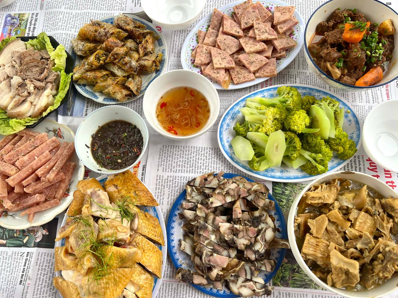 M&ugrave;ng 7 đi l&agrave;m trở lại nhưng m&ugrave;ng 10 vẫn &ocirc;m laptop v&agrave; 