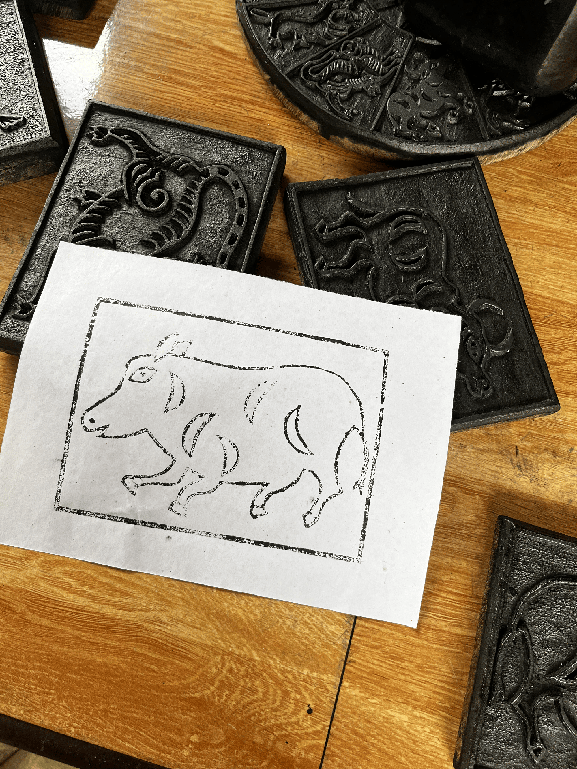 M&ugrave;ng 7 đi l&agrave;m trở lại nhưng m&ugrave;ng 10 vẫn &ocirc;m laptop v&agrave; 