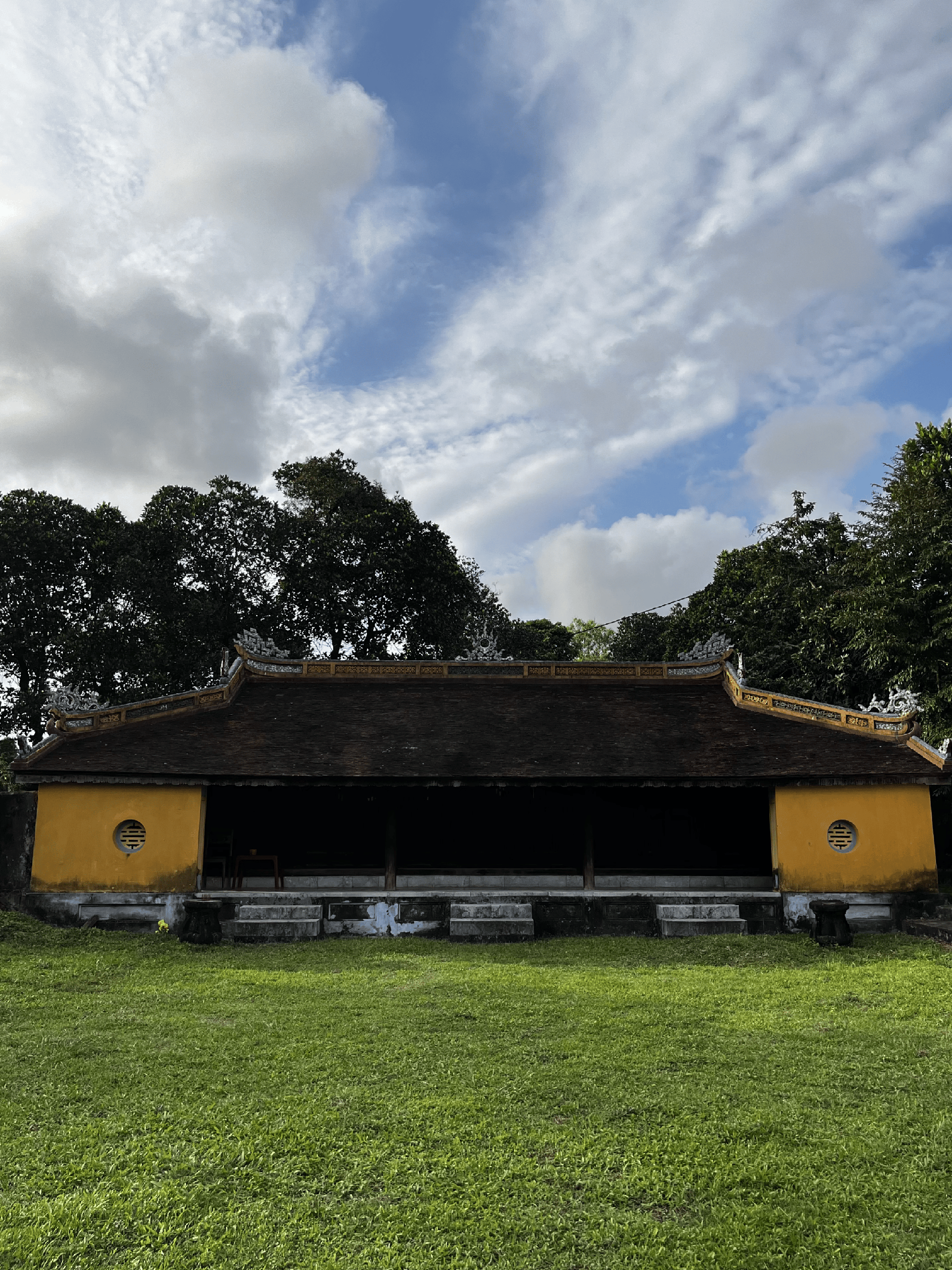 M&ugrave;ng 7 đi l&agrave;m trở lại nhưng m&ugrave;ng 10 vẫn &ocirc;m laptop v&agrave; 